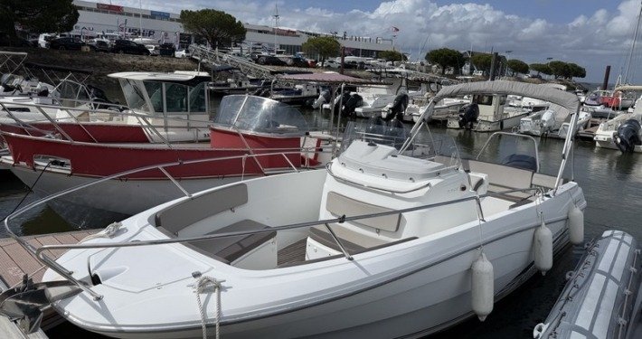 capcamarat7.5cc2 7 710x375 - Jeanneau Cap Camarat 7.5 CC S&sup2;