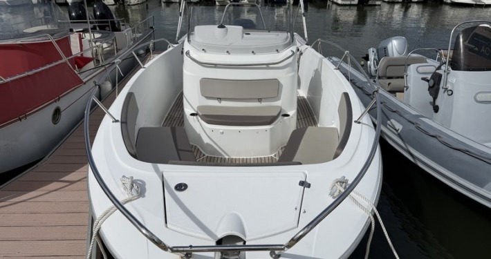 capcamarat7.5cc2 8 710x375 - Jeanneau Cap Camarat 7.5 CC S&sup2;
