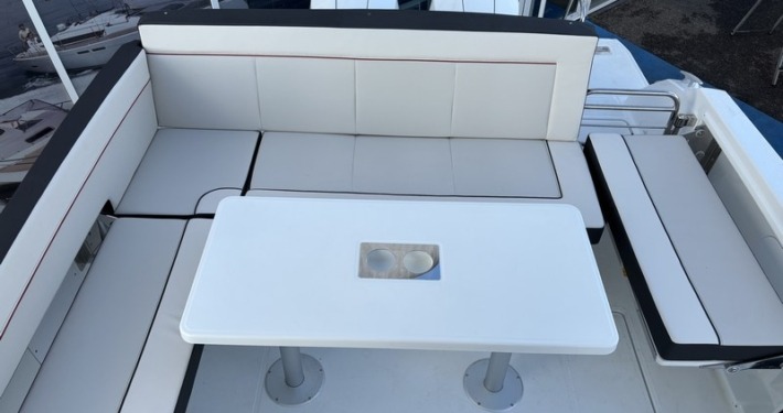 Cap Camarat 9.0 WA 2 1 710x375 - Cap Camarat 9.0 WA S&eacute;rie 2