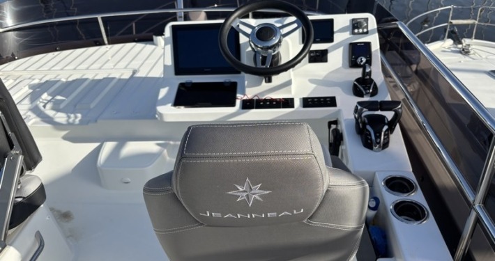 Jeanneau Merry Fisher 1295 Fly mini 16 710x375 - Jeanneau Merry Fisher 1295 Fly