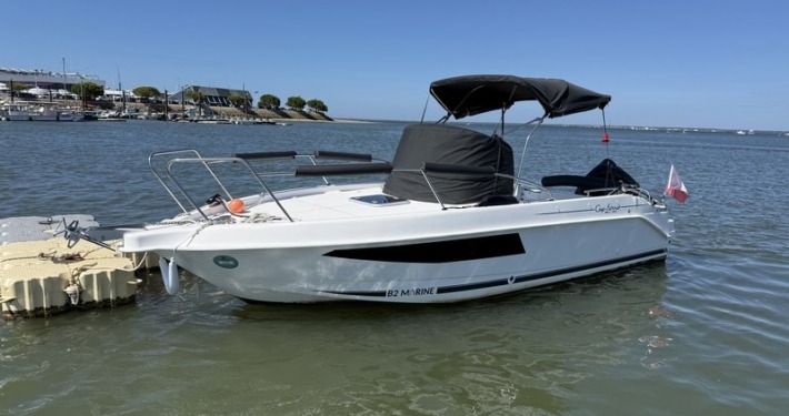 B2 702 1 710x375 - Cap Ferret 702 Sundeck