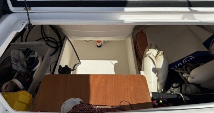 B2 702 3 710x375 - Cap Ferret 702 Sundeck