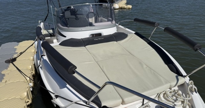 B2 702 5 710x375 - Cap Ferret 702 Sundeck