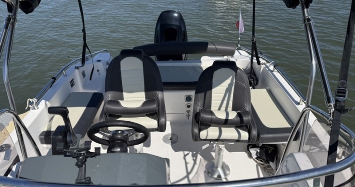 B2 702 9 710x375 - Cap Ferret 702 Sundeck