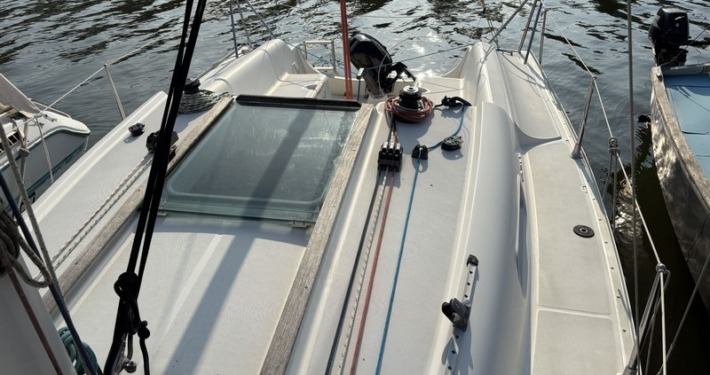Jeanneau Sun 2500 mini 4 710x375 - Jeanneau Sun 2500