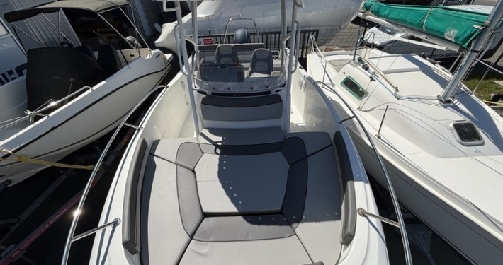 Cap Camarat 6.5 CC Série 3 Cap Camarat 6.5 CC Serie 3 2 710x375 - Cap Camarat 6.5 CC Série 3