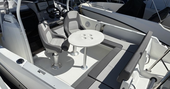 Cap Camarat 6.5 CC Série 3 Cap Camarat 6.5 CC Serie 3 8 710x375 - Cap Camarat 6.5 CC Série 3