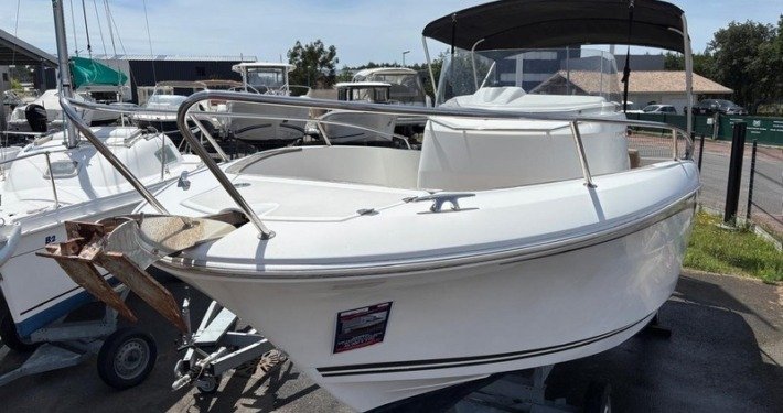 Jeanneau Cap Camarat 7.5 CC Cap Camarat 7.5 CC 11 710x375 - Jeanneau Cap Camarat 7.5 CC