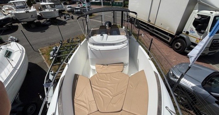Jeanneau Cap Camarat 7.5 CC Cap Camarat 7.5 CC 12 710x375 - Jeanneau Cap Camarat 7.5 CC