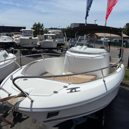 Cap Camarat 9.0 CC Cap Camarat 7.5 CC 17 450x450 - Cap Camarat 9.0 CC