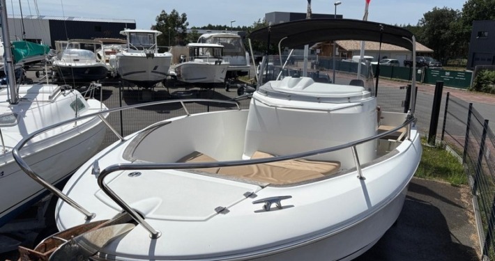 Cap Camarat 7.5 CC 17 710x375 - Jeanneau Cap Camarat 7.5 CC